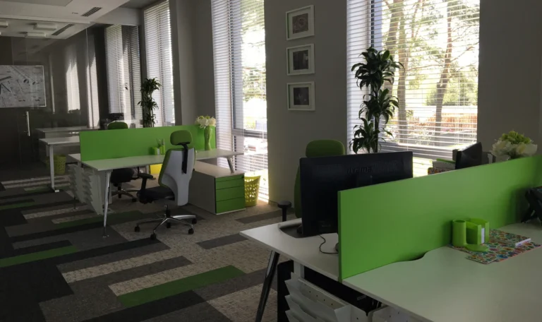 realizacja Mori Place nowoczesne wnętrza biurowe ergonomia w pracy wyposażenie biura Polonez Plus foto 1