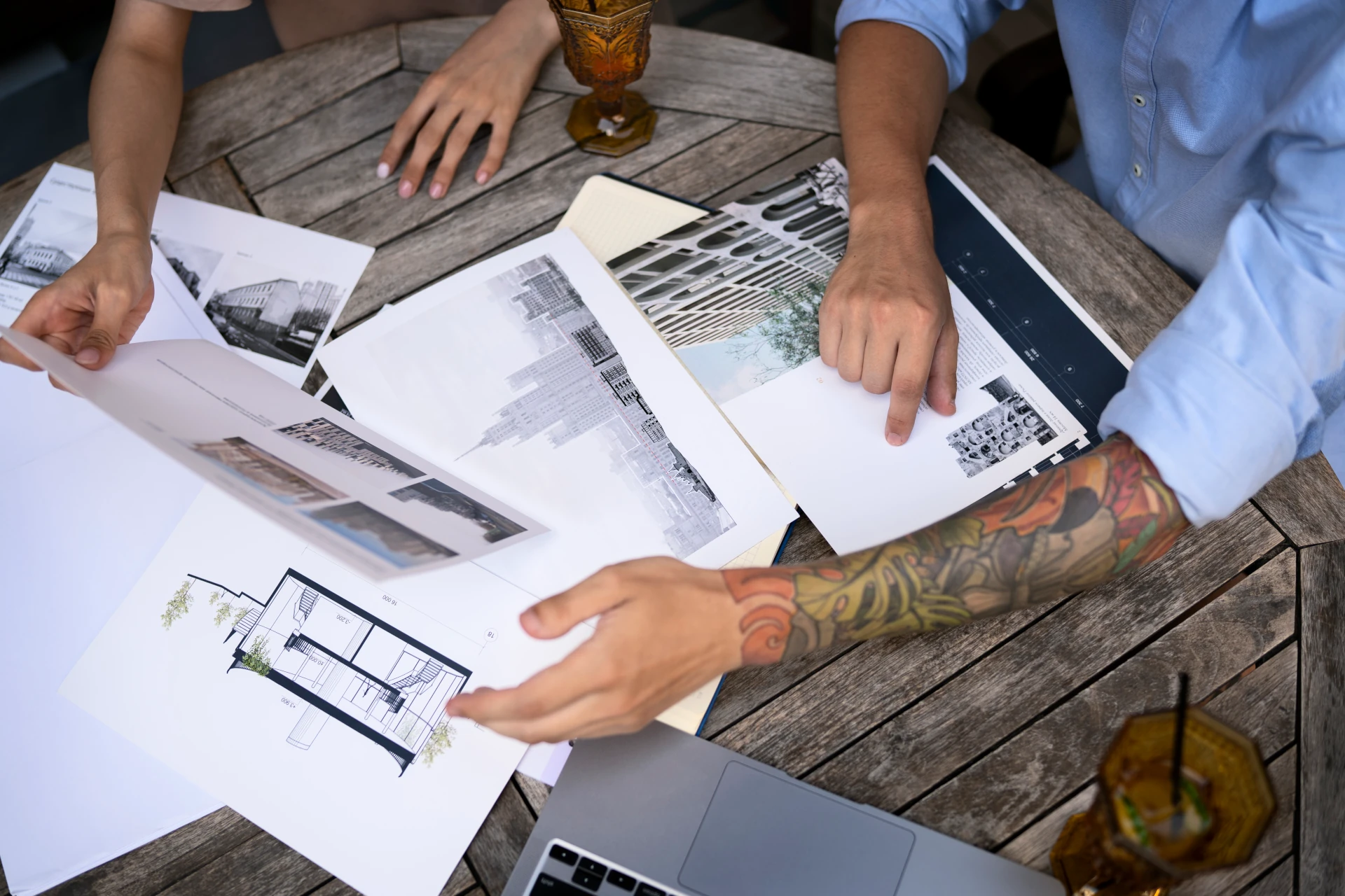 zespół Mori Place eksperci urządzania przestrzeni biurowych grafika interior modern office wooden furniture nowoczesne wnętrza biurowe open space przestrzeń biurowa wyposażenie biura ergonomia w pracy