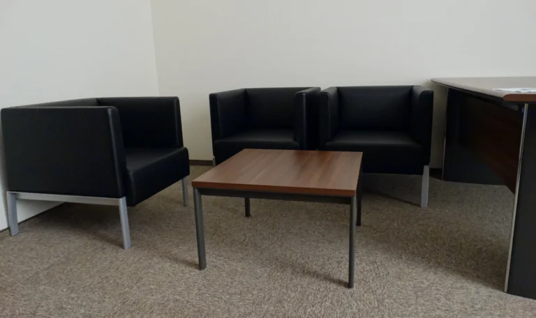 realizacja Mori Place nowoczesne wnętrza biurowe Sąd Okręgowy w Radomiu dostawa montaż mebli ruchomych i zabudów meblowych wyposażenie pomieszczeń meble do sądu foto 4