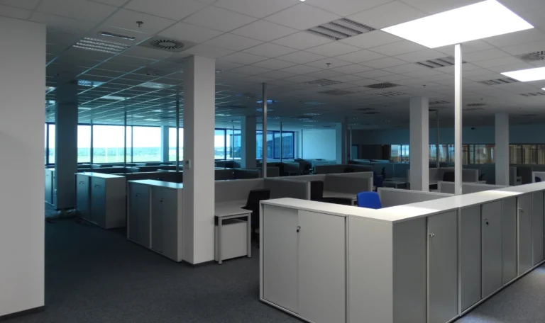 realizacja Mori Place nowoczesne wnętrza biurowe ergonomia w pracy projektowanie wnętrz BorgWarner Poland wyposażenie powierzchni biurowej open space stanowiska pracy sala konferencyjna foto 2