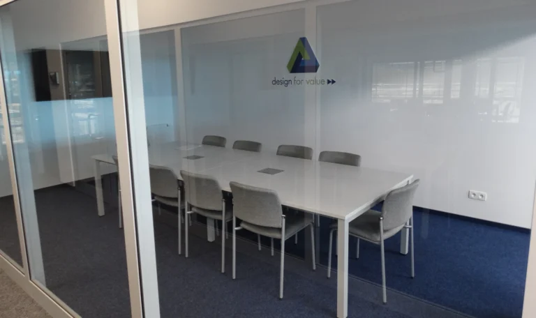 realizacja Mori Place nowoczesne wnętrza biurowe ergonomia w pracy projektowanie wnętrz BorgWarner Poland wyposażenie powierzchni biurowej open space stanowiska pracy sala konferencyjna foto 3