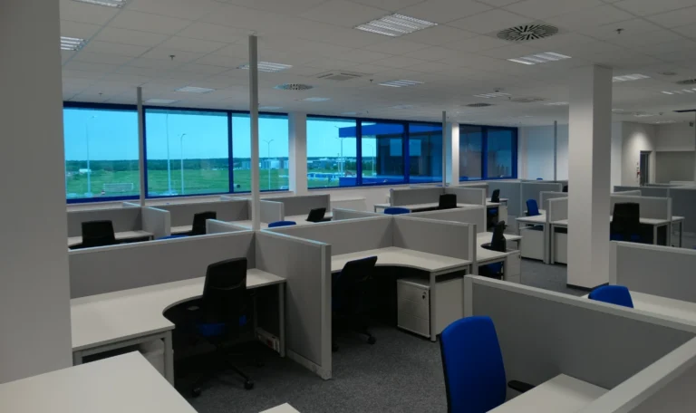 realizacja Mori Place nowoczesne wnętrza biurowe ergonomia w pracy projektowanie wnętrz BorgWarner Poland wyposażenie powierzchni biurowej open space stanowiska pracy sala konferencyjna foto 4