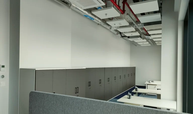 realizacja Mori Place nowoczesne wnętrza biurowe ergonomia w pracy wyposażenie biura Align Technology projekt wnętrz wyposażenie nowoczesnej powierzchni biurowej open space sala konferencyjna foto 6