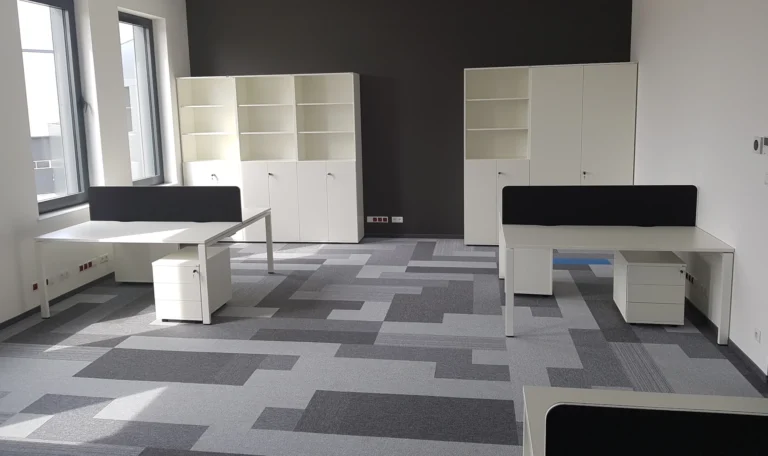 realizacja Mori Place nowoczesne wnętrza biurowe ergonomia w pracy wyposażenie biura Valmont umeblowanie pomieszczeń montaż mebli biurowych zabudowa meblowa na wymiar open space projekt wnętrz foto 5