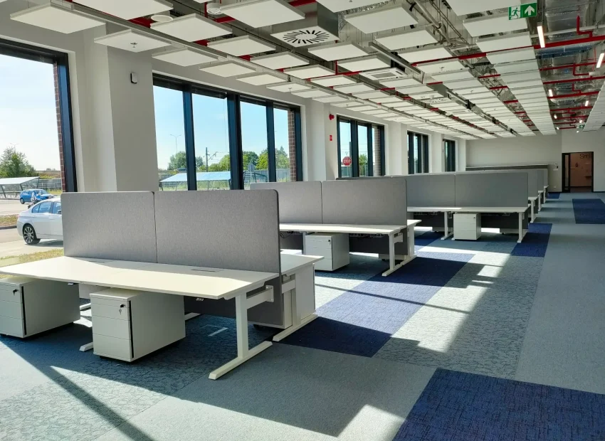 realizacja Mori Place nowoczesne wnętrza biurowe ergonomia w pracy wyposażenie biura Align Technology projekt wnętrz wyposażenie nowoczesnej powierzchni biurowej open space sala konferencyjna foto 1