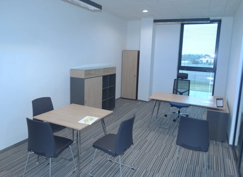 realizacja Mori Place nowoczesne wnętrza biurowe ergonomia w pracy wyposażenie biura Lubfarm SA projekt wnętrz gabinety dyrektorskie przestrzenie biurowe strefy wspólne zaplecze socjalne foto 1