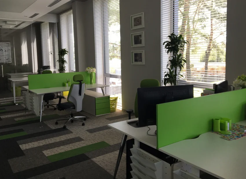 realizacja Mori Place nowoczesne wnętrza biurowe ergonomia w pracy wyposażenie biura Polonez Plus foto 1
