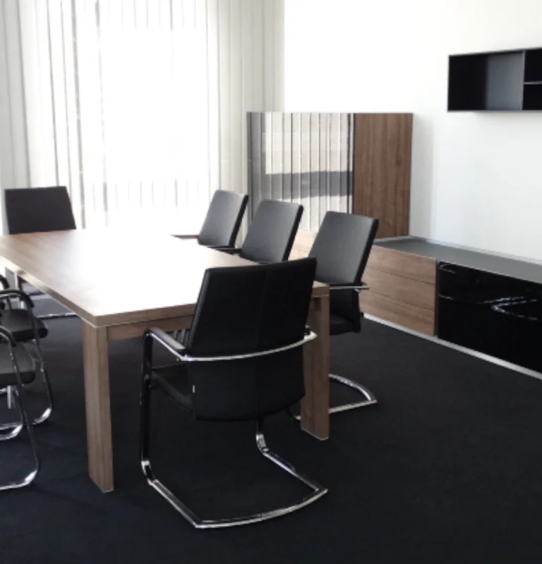 realizacja Mori Place nowoczesne wnętrza biurowe ergonomia w pracy wyposażenie biura Siatex indywidualny projekt wnętrza dostawa i montaż mebli do gabinetu prezesa wyposażenie dodatkowe foto 1